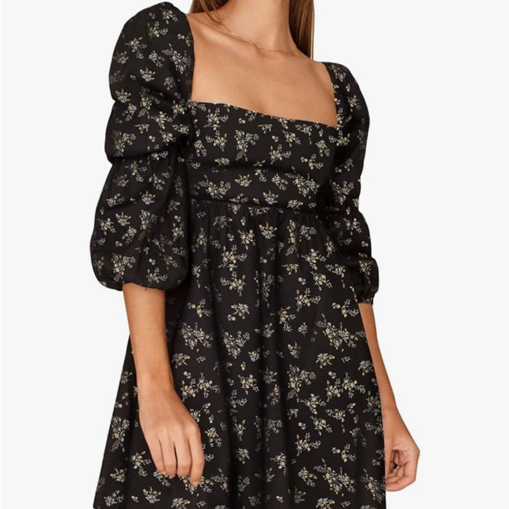 Square neck dress with puff sleeves